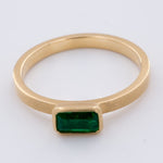 Load image into Gallery viewer, 18k Matte Yellow Gold Yumdrop Ring with Emerald Cut Emerald Gemstone by Kimberly Collins Colored - Regard Jewelry
